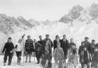 A group photo while snow skiing, 1928